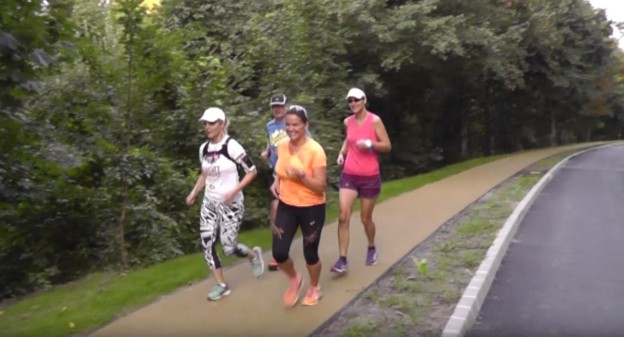 Így futott 30 kilométert Novák Katalin és Lévay Viktória